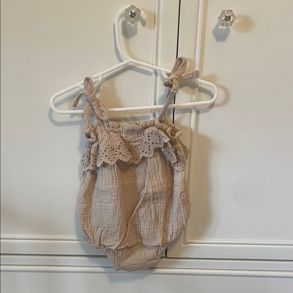 Darling Rylee + Cru bubble romper 3-6M